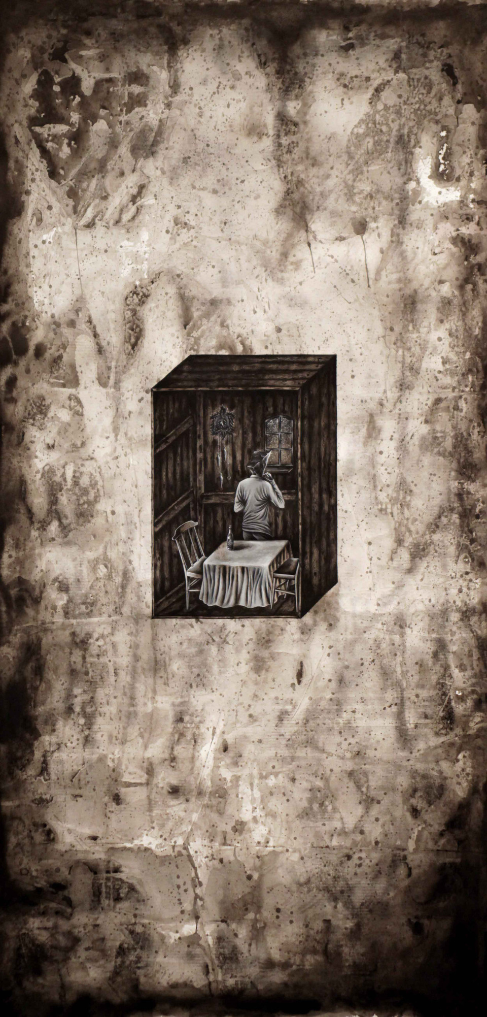 Ký ức và trải nghiệm của anh biểu lộ dưới các biểu tượng và sự ám dụ như ngôn từ dùng trong nhật kí. (Ảnh: Doãn Đức/Vietnam+)