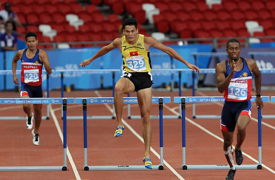 Vận động viên Quách Công Lịch (số 329) bứt phá về đích. (Ảnh: Quốc Khánh/TTXVN)