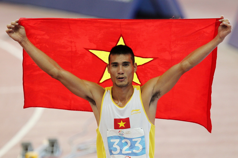 Niềm vui của vận động viên Nguyễn Văn Huệ (số 323) sau khi về đích. (Ảnh: Quốc Khánh/TTXVN)