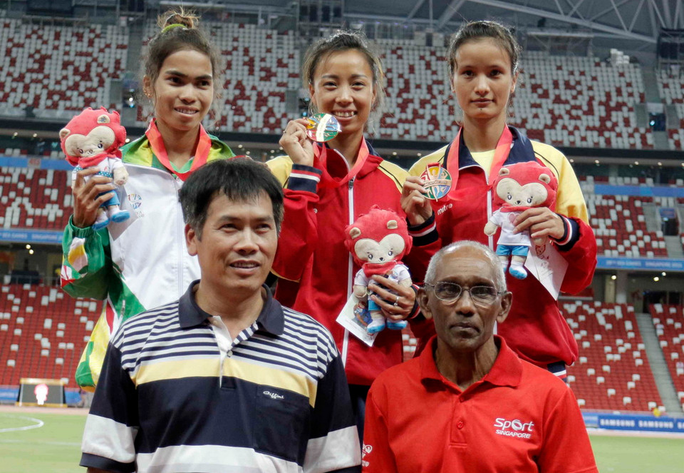  Vận động viên Đỗ Thị Thảo nhận Huy chương Vàng. (Ảnh: Quốc Khánh/TTXVN)