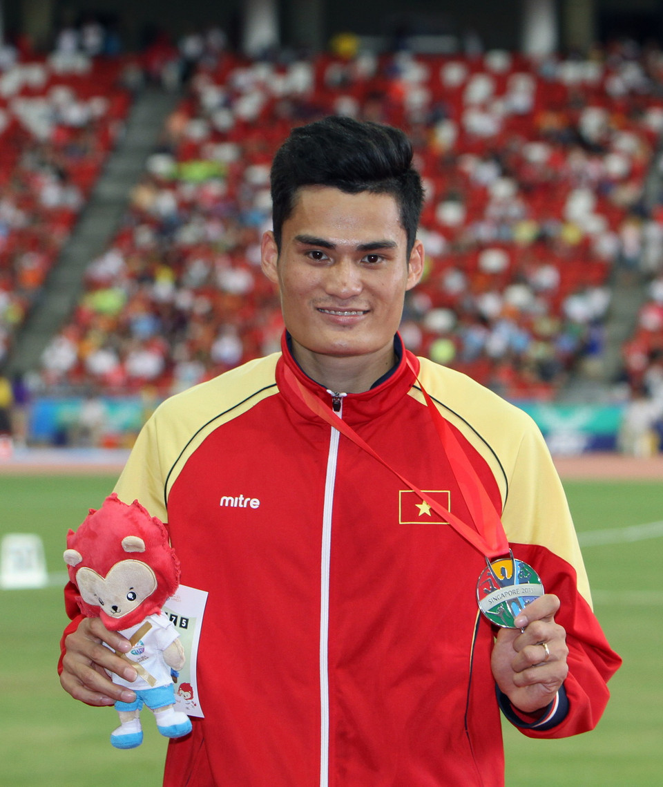 Vận động viên Quách Công Lịch nhận Huy chương Bạc. (Ảnh: Quốc Khánh/TTXVN)