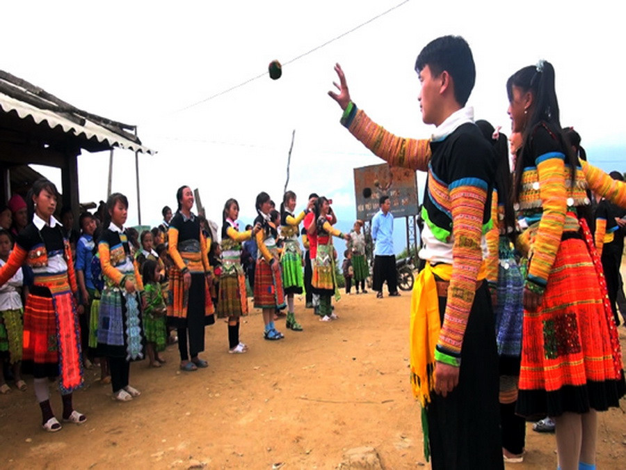 Ném pa bao trong ngày Xuân ở vùng cao. (Nguồn: Vietnam+)
