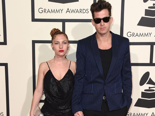 Cặp đôi Mark Ronson và Josephine de La Baume. (Nguồn: news.com.au)