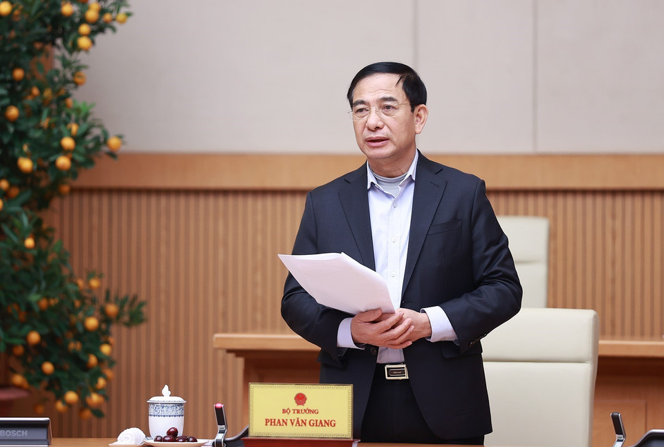Bộ trưởng Bộ Quốc phòng Phan Văn Giang phát biểu tại phiên họp Thường trực Chính phủ để đánh giá tình hình Tết Nguyên đán Quý Mão và triển khai các nhiệm vụ trọng tâm sau Tết. (Ảnh: Dương Giang/TTXVN)