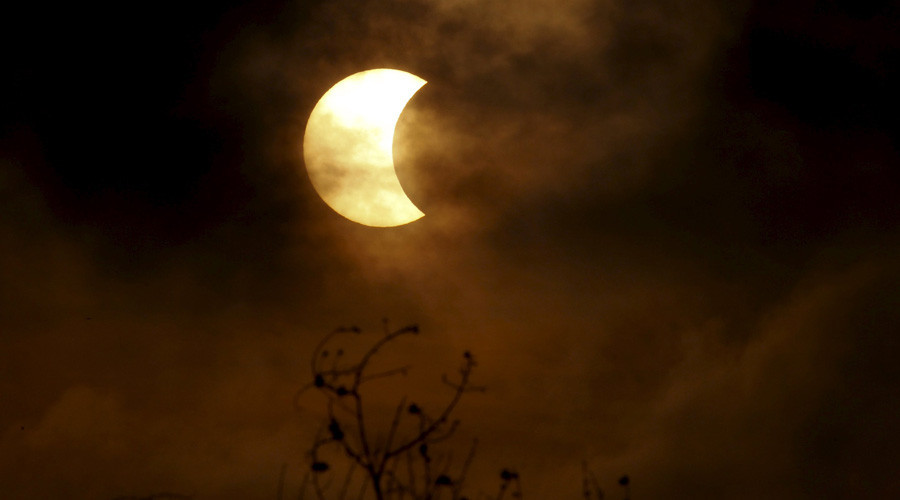 Một phần hiện tượng nhật thực ở Bangkok (Thái Lan). (Nguồn: RT)