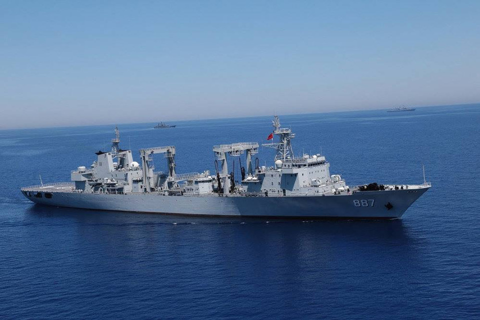 Tàu hỗ trợ Wan Shanhu (887) của Trung Quốc. (Nguồn: Sputnik)