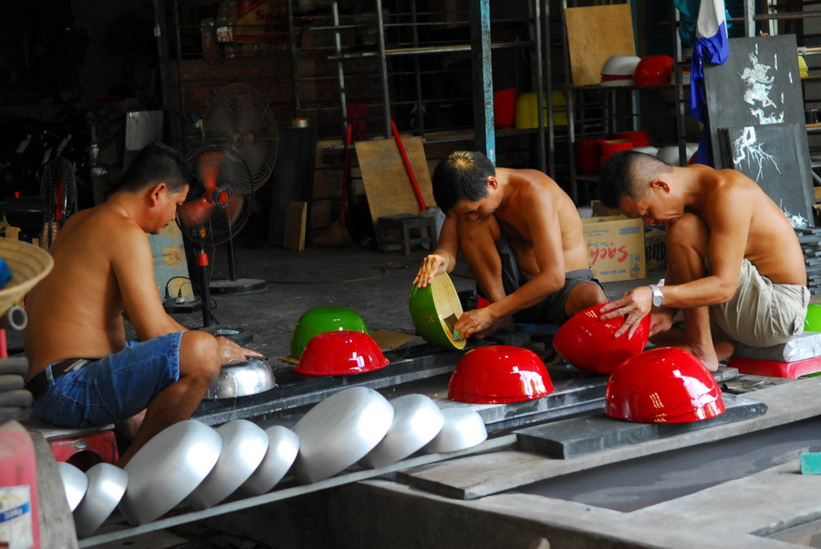 Làng nghề truyền thống sơn mài Tương Bình Hiệp, Bình Dương được giữ gìn, lưu truyền qua nhiều thế hệ với lịch sử gần 100 năm hình thành và phát triển. (Ảnh: Mạnh Linh/TTXVN)