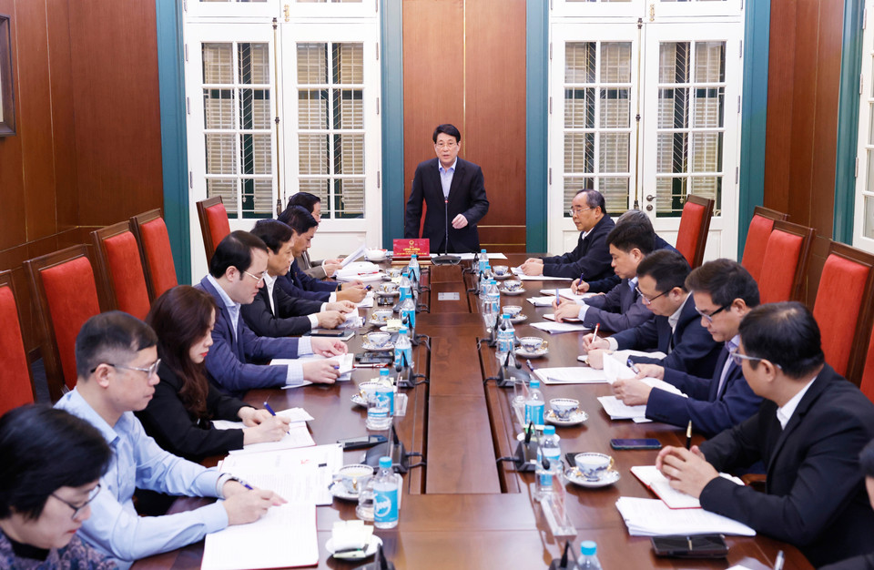 Sáng 27/11 tại Hà Nội, Ủy viên Bộ Chính trị, Chủ tịch nước Lương Cường làm việc với Cơ quan Thường trực của Ban Chỉ đạo Cải cách tư pháp Trung ương để cho ý kiến về phương hướng-nhiệm vụ của Ban Chỉ đạo thời gian tới. (Ảnh: Lâm Khánh/TTXVN)