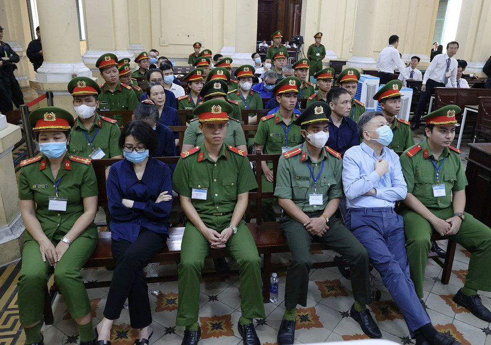 Các bị cáo tại phiên tòa xét xử sơ thẩm vụ án Vạn Thịnh Phát giai đoạn 2. (Ảnh: Thanh Vũ/TTXVN)