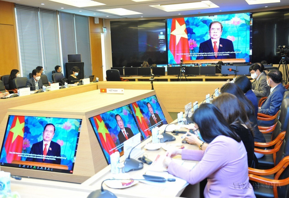 Phó Chủ tịch Thường trực Quốc hội Trần Thanh Mẫn phát biểu khai mạc Hội nghị trực tuyến “Vai trò của Quốc hội đối với các mục tiêu phát triển bền vững” do Ủy ban Đối ngoại Quốc hội Việt Nam phối hợp với Ủy ban Kinh tế Xã hội khu vực châu Á-Thái Bình Dương, Chương trình Phát triển của Liên hợp quốc và Liên minh Nghị viện thế giới tổ chức, năm 2022. (Ảnh: Minh Đức/TTXVN)