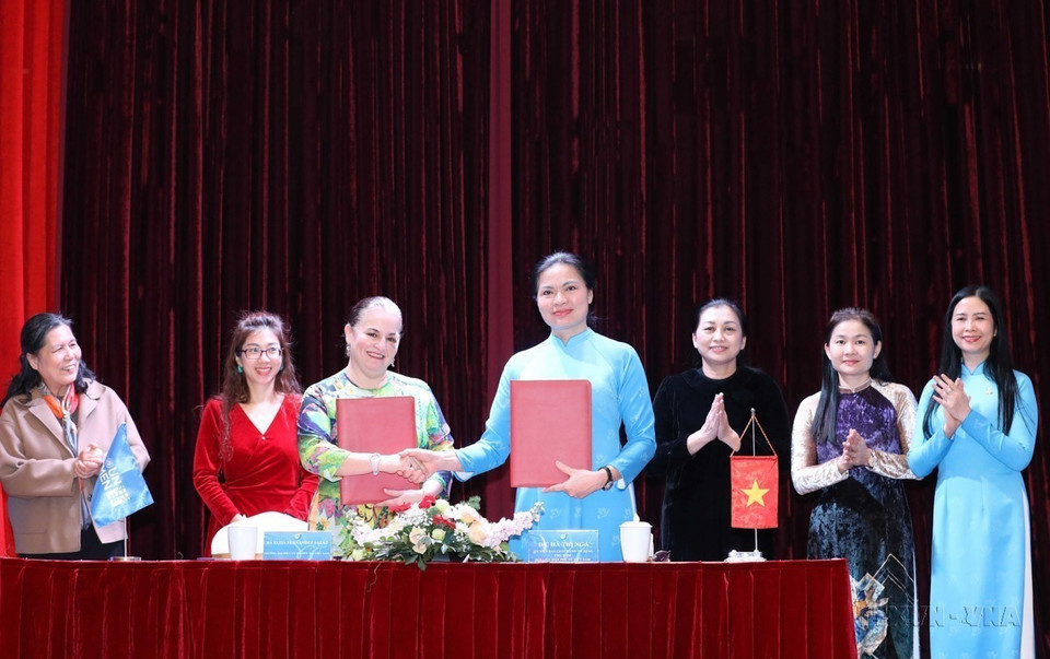 Hội Liên hiệp Phụ nữ Việt Nam ký kết thỏa thuận hợp tác với Cơ quan Liên hợp quốc về bình đẳng giới và trao quyền cho phụ nữ (UN Women), năm 2022. (Ảnh: Phương Hoa/TTXVN)