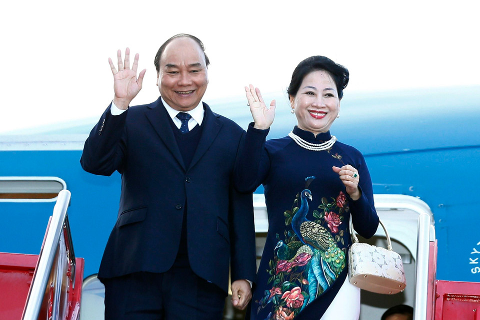 Thủ tướng Nguyễn Xuân Phúc và Phu nhân đến sân bay Oslo, Gardermoen. (Ảnh: Thống Nhất/TTXVN)