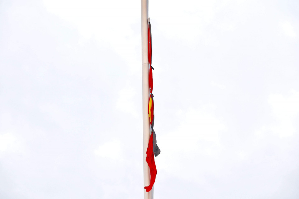 Nghi lễ thượng cờ rủ tại quảng trường Ba Đình, sáng 26/9/2018. (Ảnh: Minh Sơn/Vietnam+)