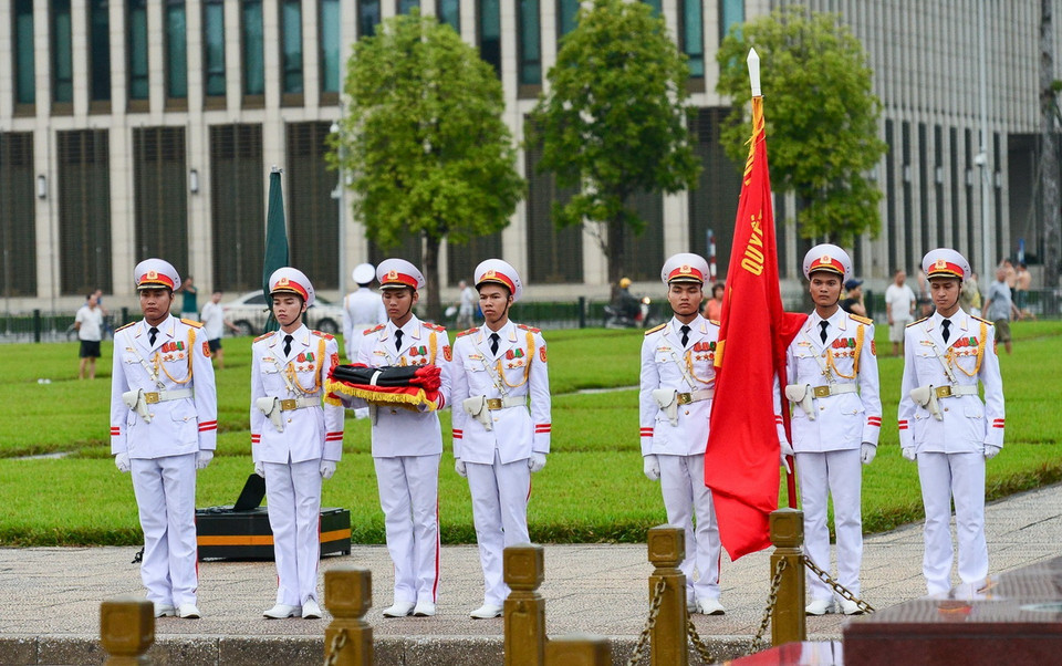 Nghi lễ thượng cờ rủ tại quảng trường Ba Đình, sáng 26/9/2018. (Nguồn: TTXVN phát)