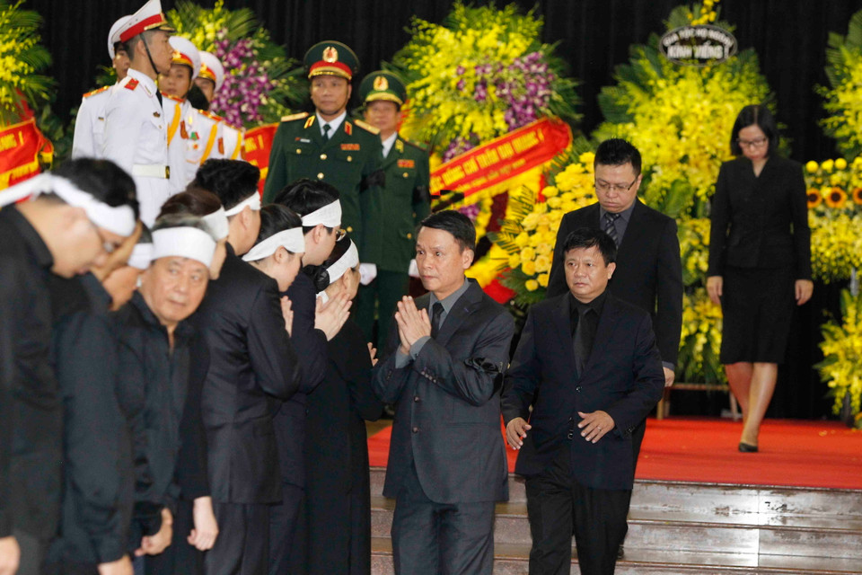 Đoàn Thông tấn xã Việt Nam, do đồng chí Nguyễn Đức Lợi, Ủy viên Trung ương Đảng, Tổng Giám đốc, làm Trưởng đoàn chia buồn với tang quyến Chủ tịch nước Trần Đại Quang. (Nguồn: TTXVN)