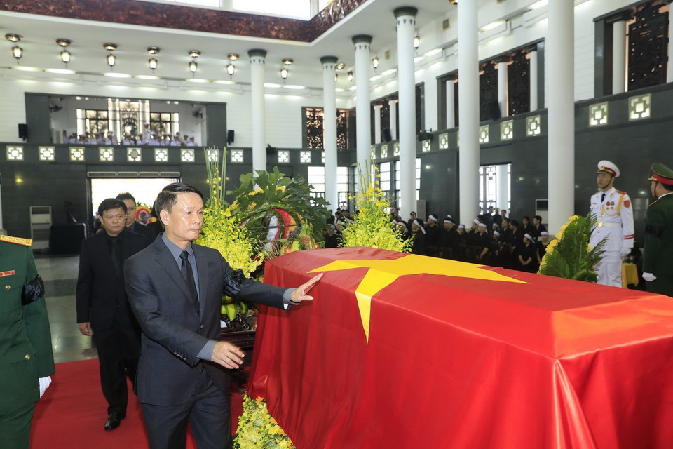 Đoàn Thông tấn xã Việt Nam, do đồng chí Nguyễn Đức Lợi, Ủy viên Trung ương Đảng, Tổng Giám đốc, làm Trưởng đoàn, viếng Chủ tịch nước Trần Đại Quang. (Ảnh: Nhan Sáng/TTXVN)