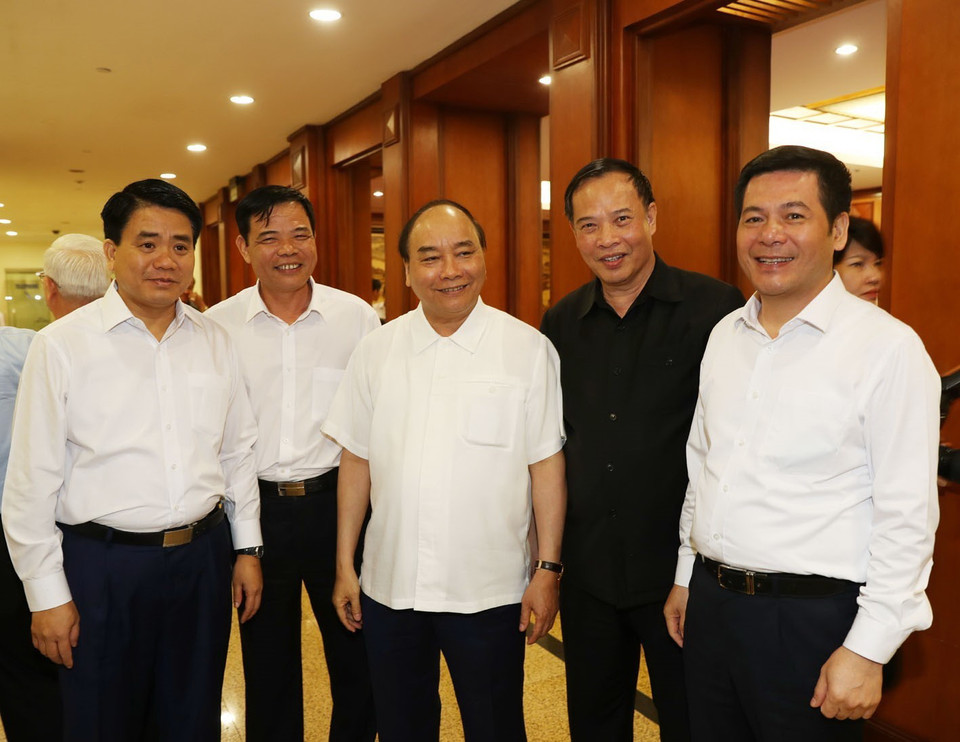 Thủ tướng Nguyễn Xuân Phúc với các đại biểu. (Ảnh: Trí Dũng/TTXVN)