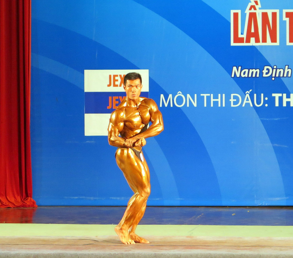  Phần thi thể dục thể hình đơn nam của vận động viên Phan Hoàng Triều (Lâm Đồng) ở hạng cân 85kg.