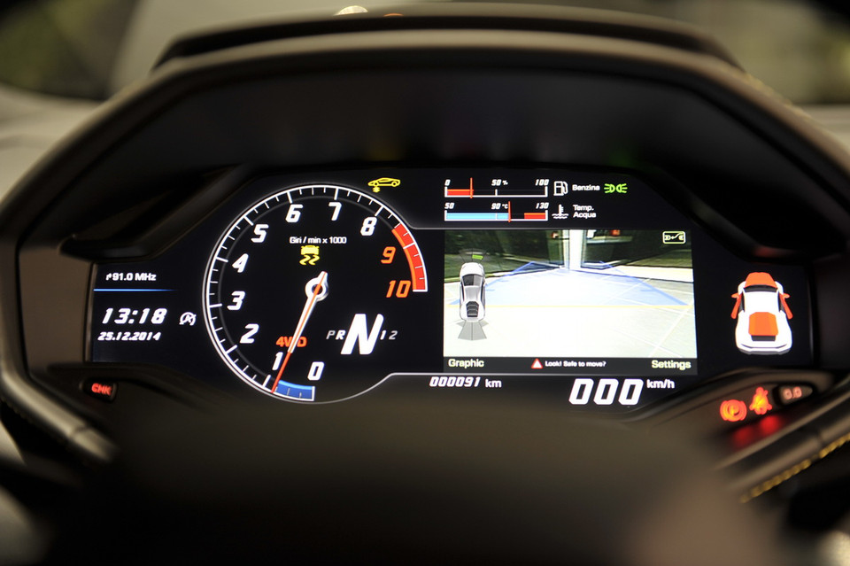 Các thông số được hiển thị rõ nét và tinh tế.