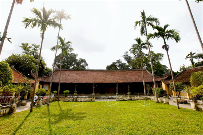 Đình Vác ở Đông Ngạc nằm ở phía Bắc của làng, nơi vẫn giữ nguyên những nét kiến trúc xưa được xây dựng từ thế kỷ 16. (Ảnh: Việt Cường - Báo ảnh Việt Nam)