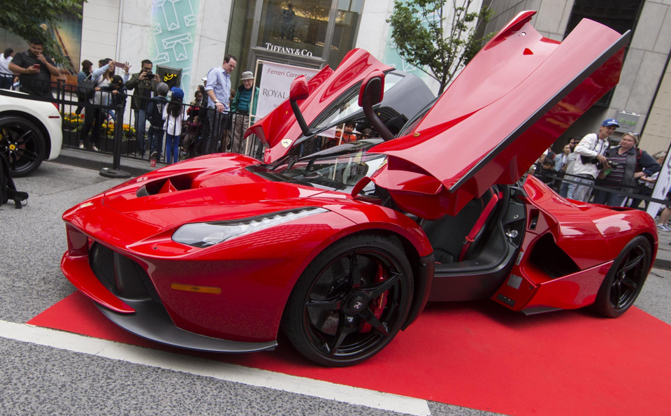 Một xe Ferrari F150 được trưng bày tại triển lãm xe Yorkville 2019 ở Toronto, Canada ngày 16/6/2019. (Nguồn: THX/TTXVN)