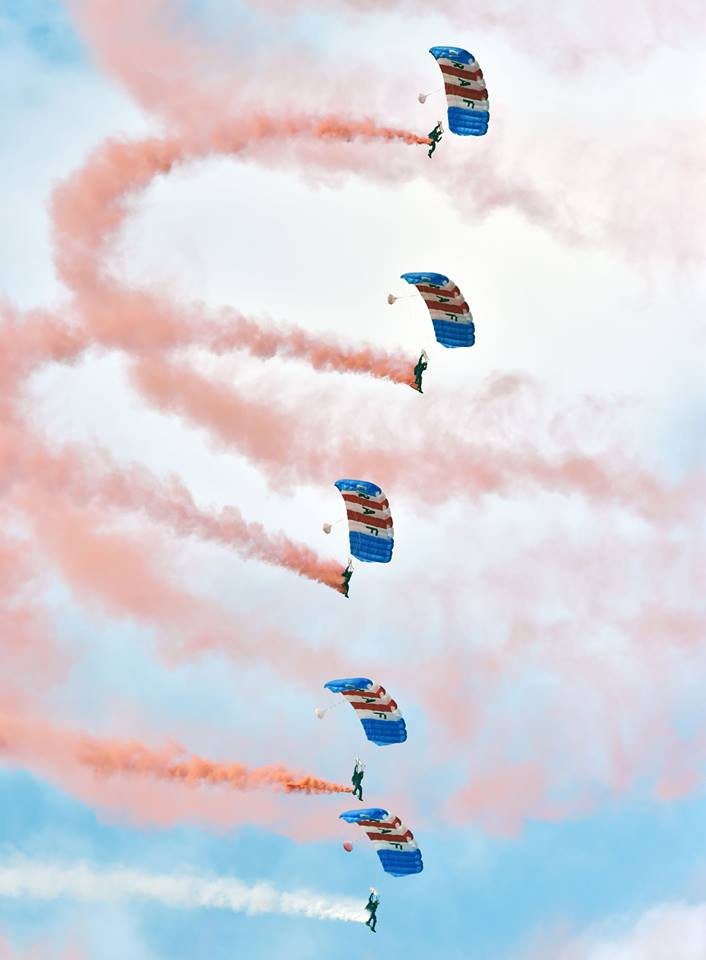 Nhiều mẫu máy bay quân sự hiện đại cùng một loạt mẫu máy bay cổ, máy bay chiến đấu và máy bay dân sự đã xuất hiện tại buổi triển lãm này. (Nguồn: CCTVNews)