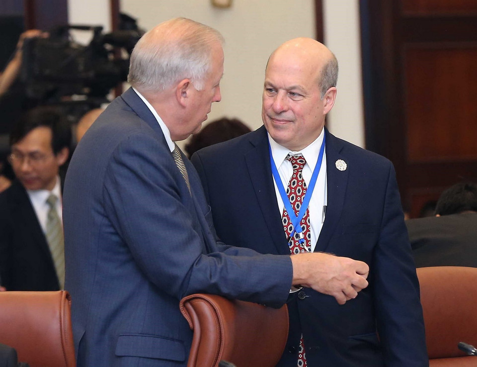  Đại biểu các nền kinh tế trao đổi tại hội nghị. (Nguồn: TTXVN)