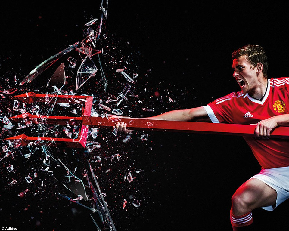 Hình ảnh măng non James Wilson trong màu áo mới khiến người hâm mộ nhớ về huyền thoại Giggs khi còn trai trẻ khoác lên mình màu áo của Manchester được Adidas tài trợ cách đây hơn 1 thập kỷ. (Nguồn: adidas)