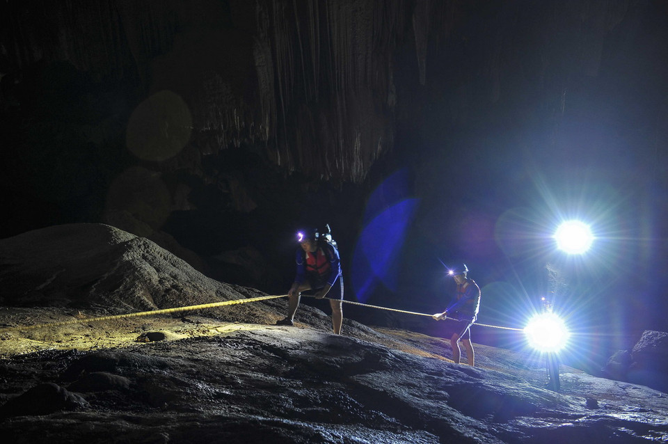 Cần dũng cảm, kiên trì nhưng cũng đầy thú vị bởi sự mạo hiểm khi chinh phục 'Xuyên Sơn Hồ.' (Ảnh: Minh Đức/TTXVN) 