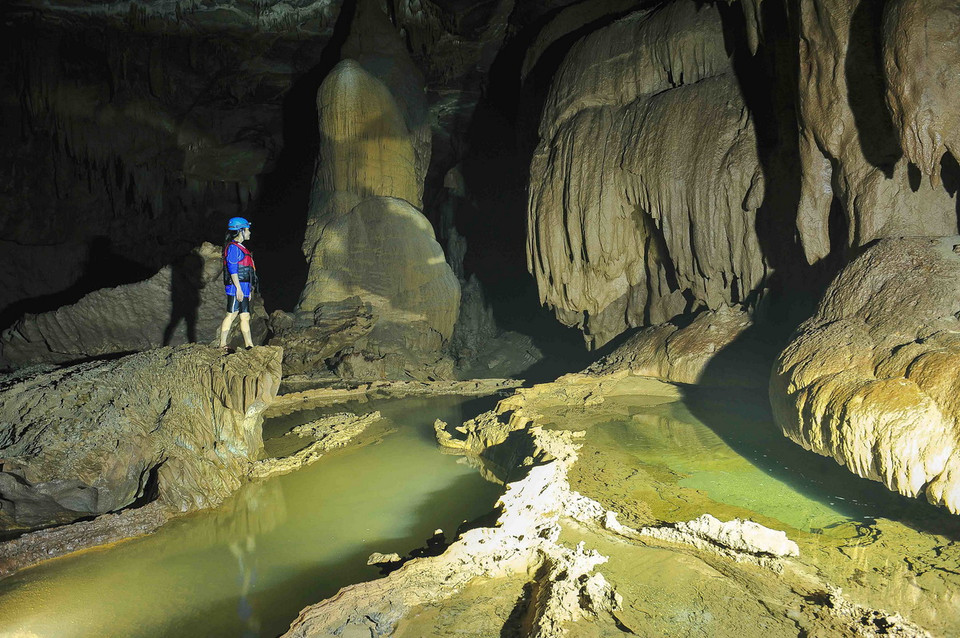 Vẻ đẹp đầy mê hoặc với nhiều hình hài thạch nhũ mà không nơi nào có được trong Xuyên Sơn Hồ. (Ảnh: Minh Đức/TTXVN) 