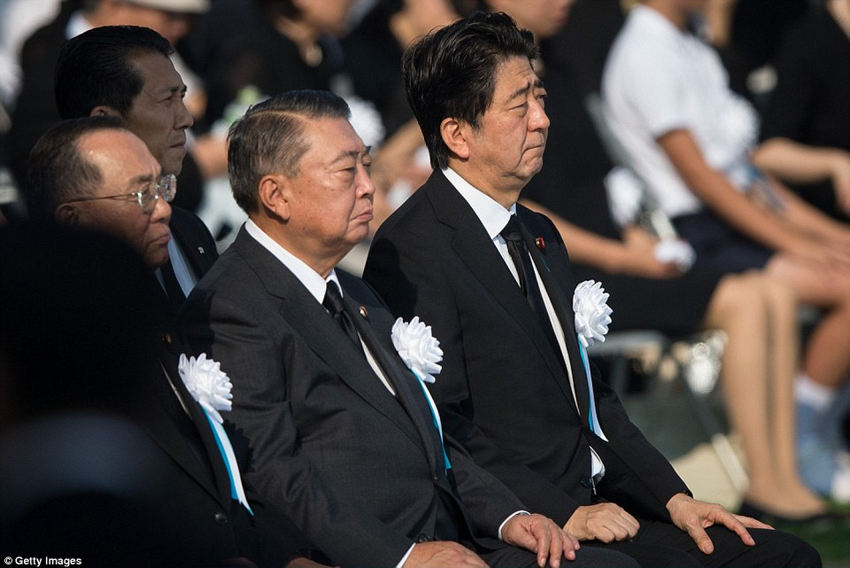Thủ tướng Nhật Bản Shinzo Abe tham dự lễ kỷ niệm 70 năm ở Hiroshima. (Nguồn: Dailymail)