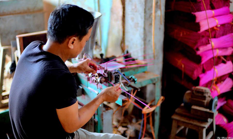 Rất nhiều gia đình đã có từ 3-4 đời đều làm hương để giữ được nét truyền thống của một vùng quê nước Việt.