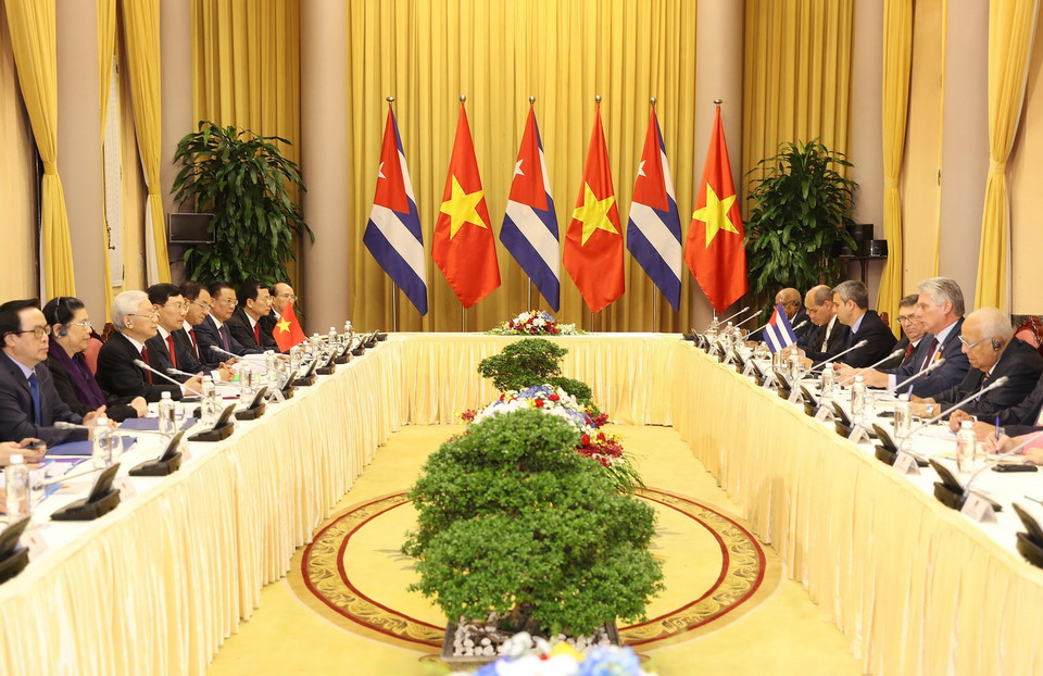 Tổng Bí thư, Chủ tịch nước Nguyễn Phú Trọng hội đàm với Chủ tịch Cuba Miguel Mario Díaz-Canel Bermúdez. (Ảnh: Trí Dũng/TTXVN)