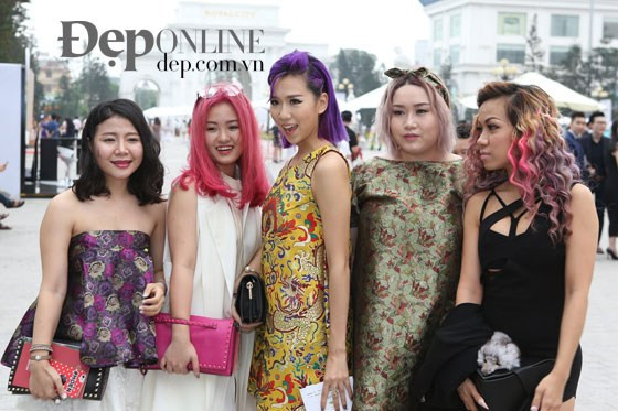 5 cô gái mang năm phong cách cá tính. Từ trái qua: Huyền Nguyễn (kinh doanh); Linh Đoàn (thiết kế thời trang); ca sỹ Min; Gill (stylist) và Lyskeli (stylist).