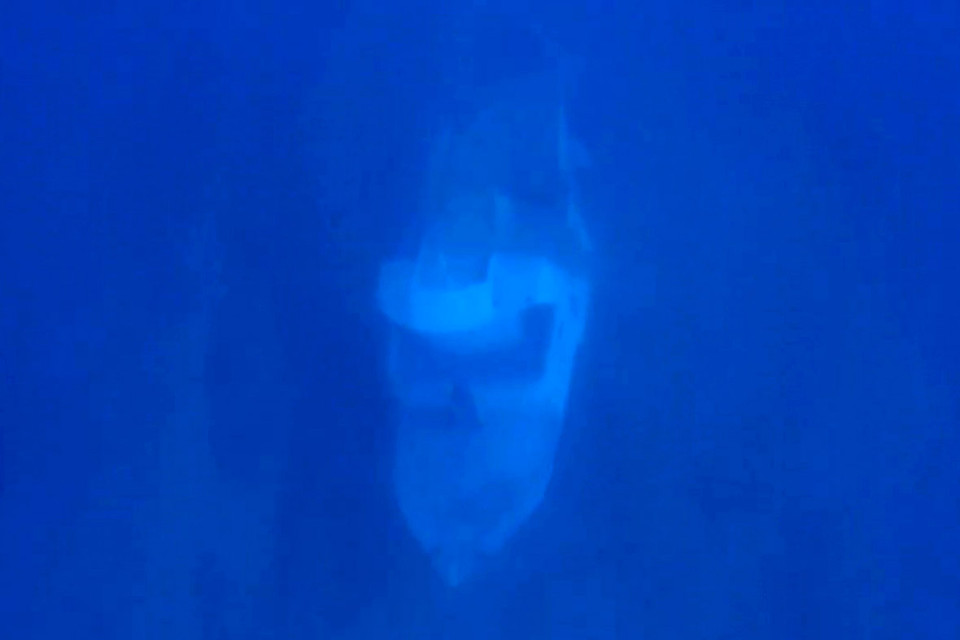 Một chiếc thuyền được phát hiện đã chìm ở miền Nam đảo Lampedusa, Italy. Mặc dù đội cứu hộ Italy đã cứu được 155 người nhưng vẫn có hơn 360 người bị bỏ lại ở vùng biển này ngày 4/10/2013. (Nguồn: Reuters)