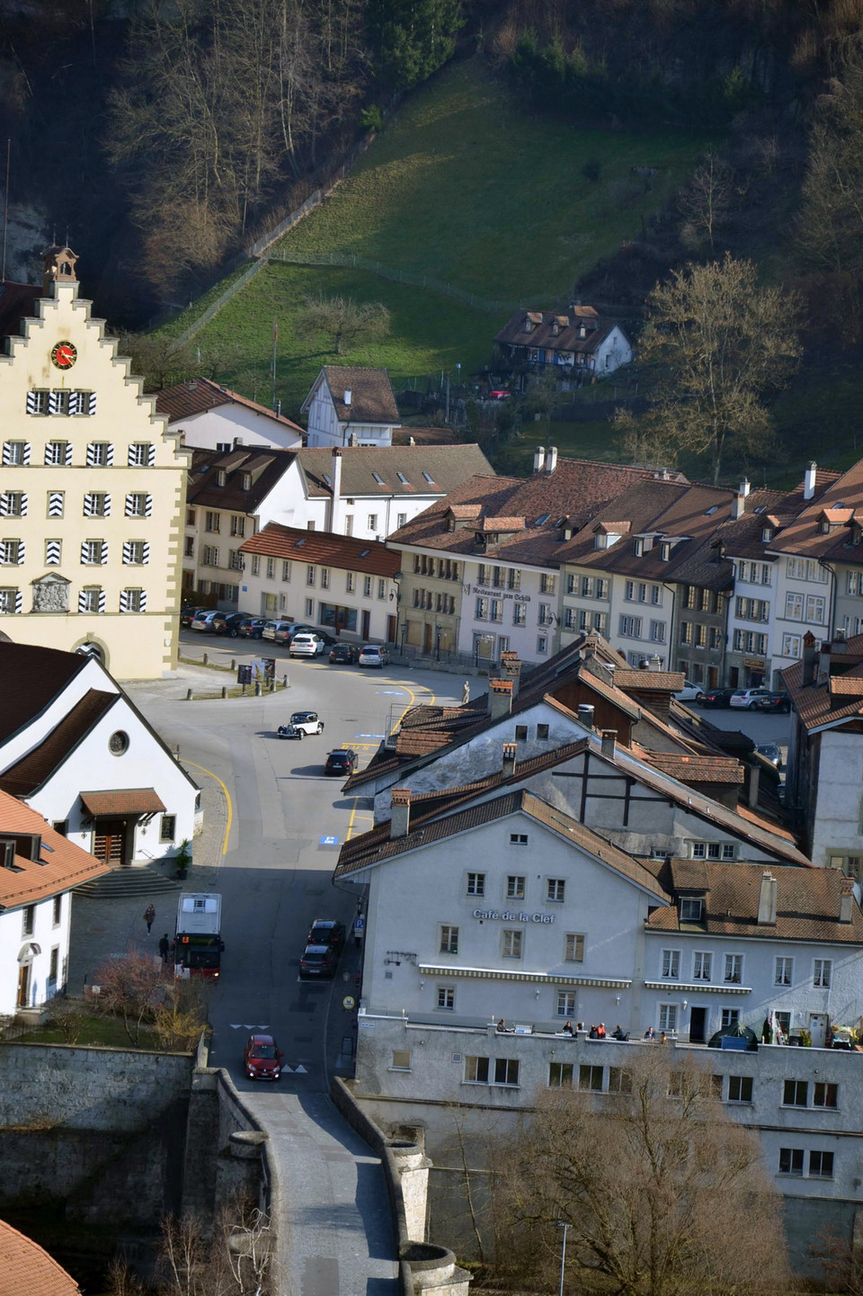 Khu vực tập trung nhiều kiến trúc Trung đại của Fribourg. (Ảnh: Hoàng Hoa/TTXVN)