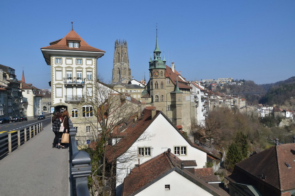 Khu vực tập trung nhiều kiến trúc Trung đại của Fribourg. (Ảnh: Hoàng Hoa/TTXVN)