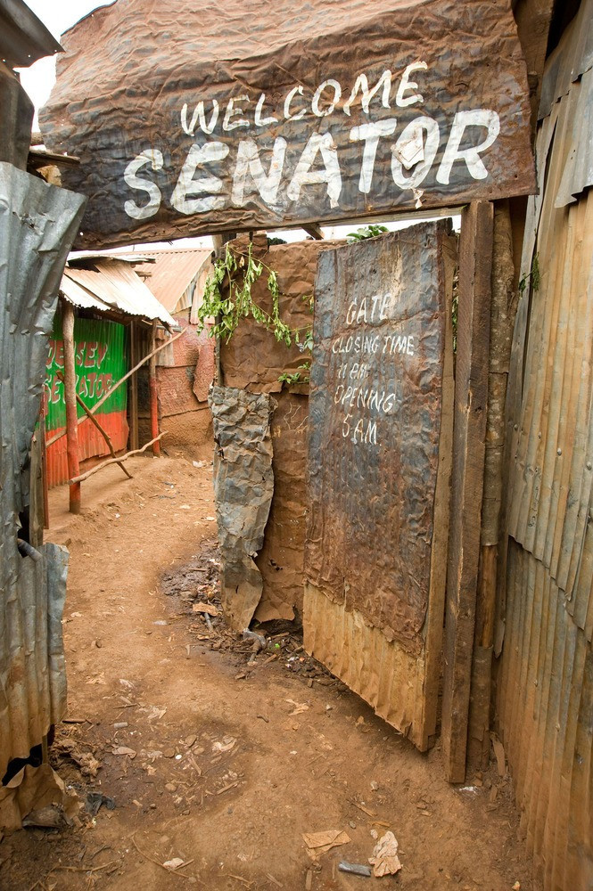 Những chữ được viết bằng tay trên cửa ra vào ở một ngôi nhà ở vùng Kibera để chào đón ông Barack Obama tới thăm năm 2006, khi đó ông vẫn là thượng nghị sỹ. (Nguồn: Mashable)