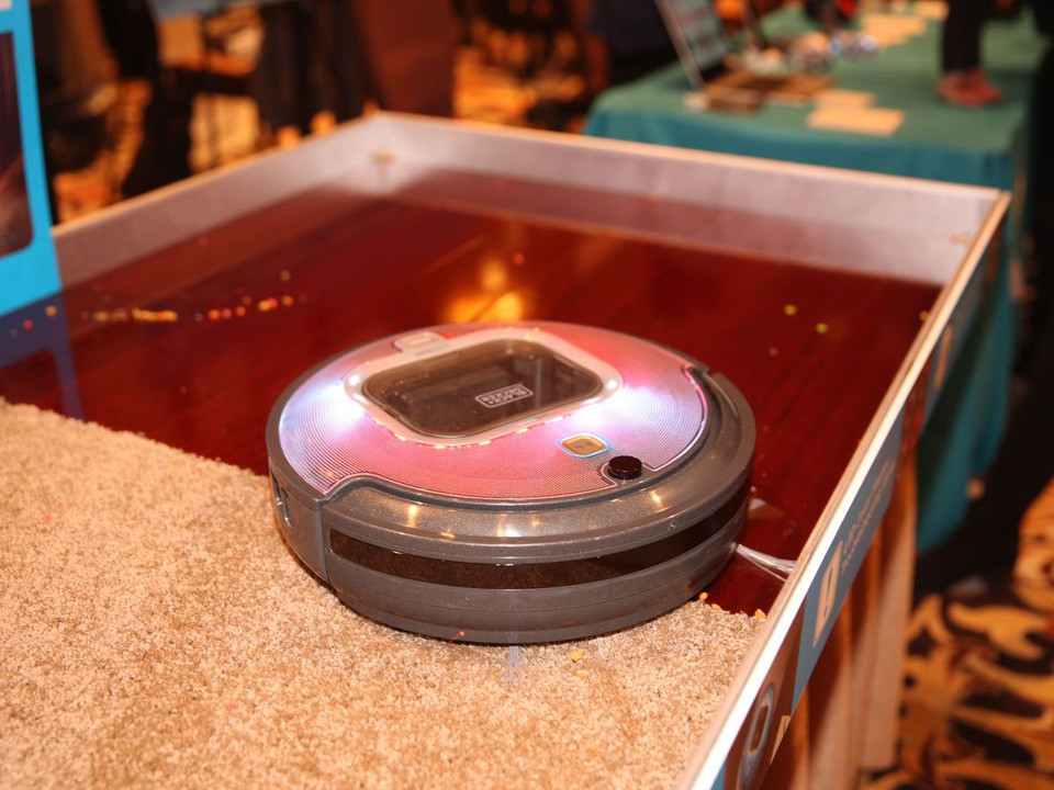 Robot hút bụi Black &amp; Decker Smartech Robot Vac. (Nguồn: Cnet)