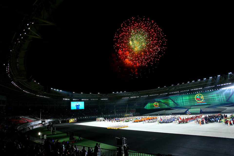 Màn bắn pháo hoa chào mừng khai mạc Para Games 7. (Ảnh: Huy Hùng/TTXVN)