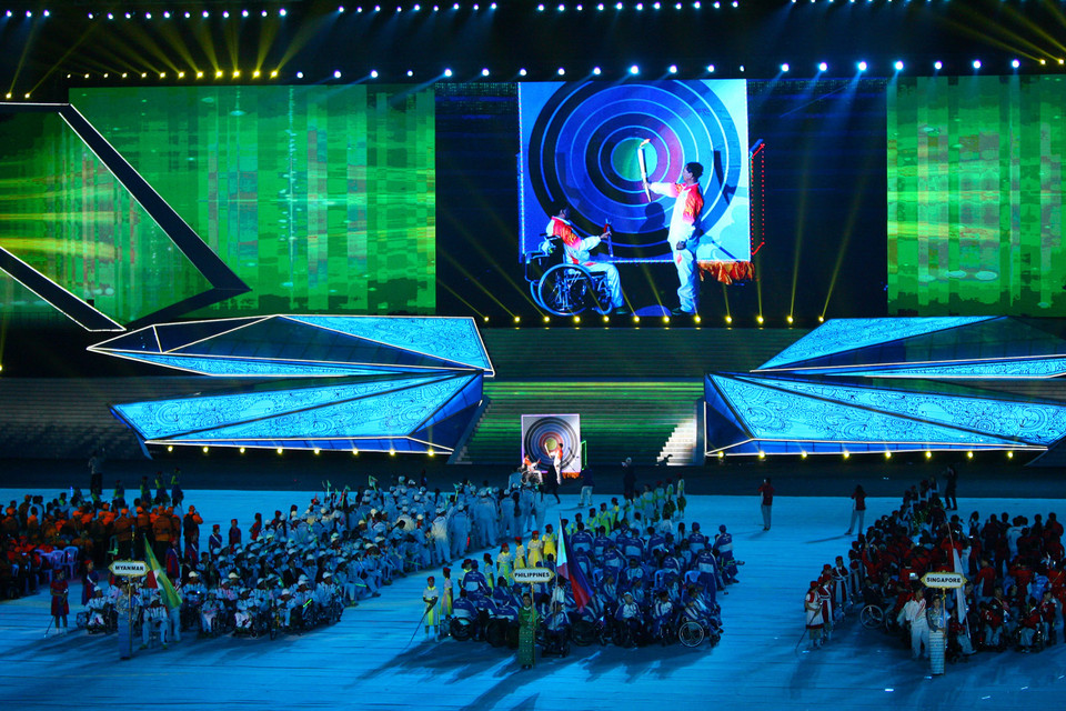 Lễ rước đuốc và châm đài lửa Para Games 7. (Ảnh: Huy Hùng/TTXVN)