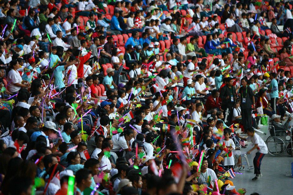 Lễ khai mạc Para Games 7 thu hút đông đảo cổ động viên. (Ảnh: Huy Hùng/TTXVN) 