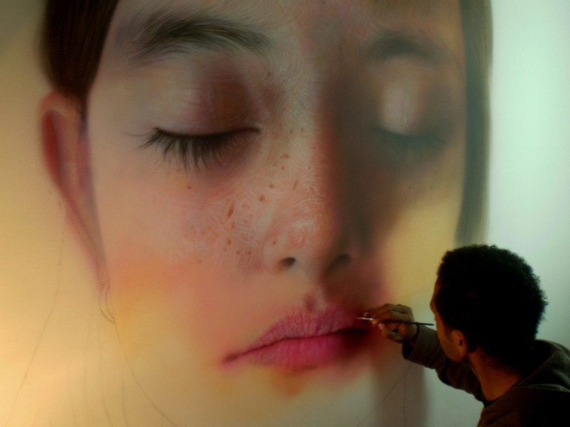 Kamalky Laureano thực sự là một nghệ sỹ tài năng khi ông sử dụng công nghệ vẽ acrylic lên trên vải. Đối với Laureano, một bức tranh không chỉ đơn là bản sao của nhiếp ảnh mà đó còn là phản ánh của chính cuộc sống đó. (Nguồn: brightside)