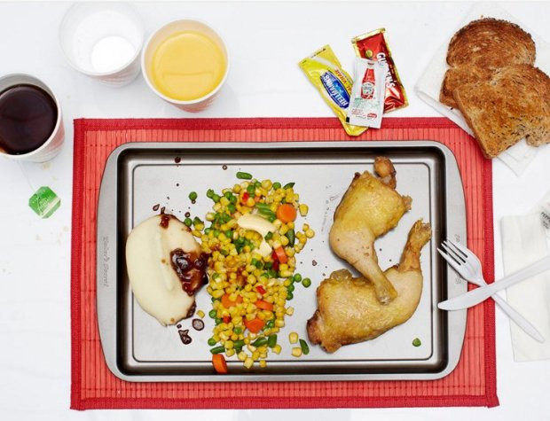 Ronnie Threadgill (40 tuổi ở Texas) phạm tội giết người. Bữa ăn cuối của ông gồm gà nướng, khoai tây nghiền, rau, đậu ngọt, bánh mỳ, trà, nước. (Nguồn: metro.co.uk)