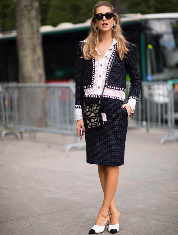  Chiara Ferragni xuất hiện trước show diễn của Chanel trong trang phục thuộc bộ sưu tập 'Paris in Rome' của hãng.