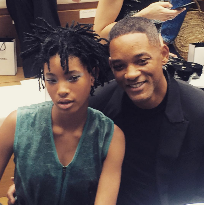 Cô còn xuất hiện cùng người bố siêu sao, Will Smith, tại show diễn của Chanel.