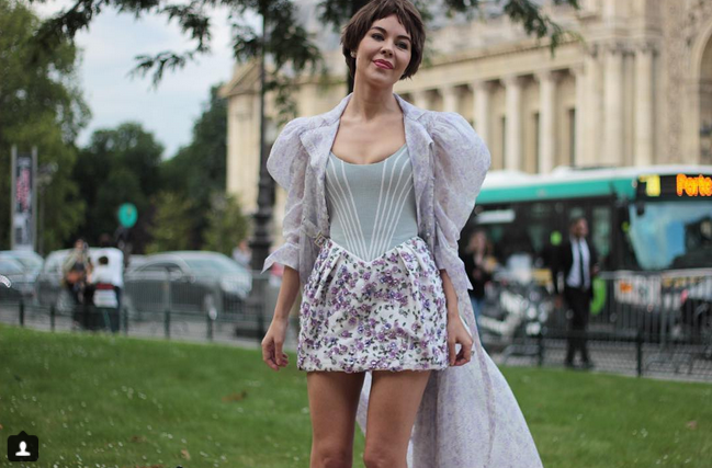 Không chỉ là một Nhà thiết kế tài năng, Ulyana Sergeenko còn được biết đến như một tín đồ thời trang với gu thẩm mỹ luôn tạo ấn tượng mạnh mỗi lần cô xuất hiện.