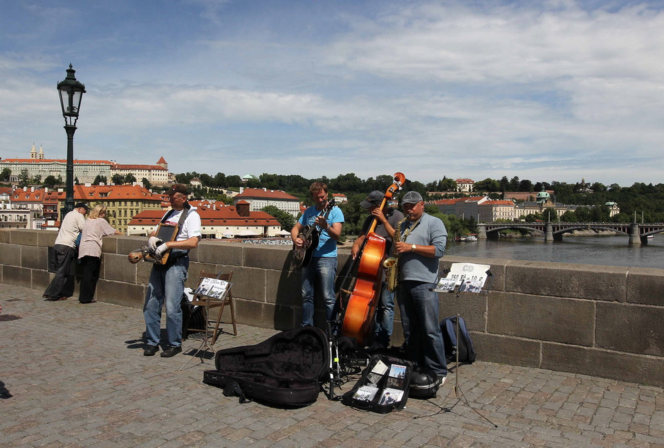  Với vẻ đẹp cổ kính, tráng lệ và lãng mạn, được gìn giữ nguyên vẹn từ thời Trung cổ đến nay mặc cho những biến động của lịch sử và chiến tranh, thủ đô Prague (Cộng hòa Séc) được mệnh danh là thành phố đẹp nhất châu Âu. (Ảnh: Quang Hải/TTXVN)