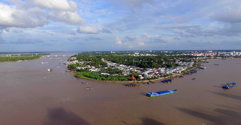 Một góc thành phố Cần Thơ bên dòng sông Hậu. (Nguồn: TTXVN)