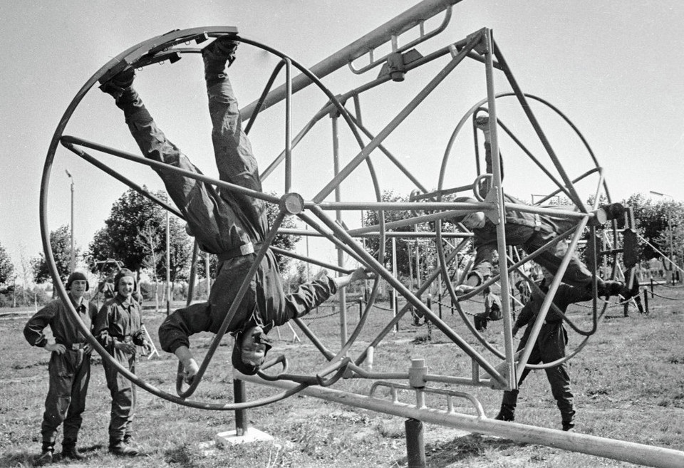 Lính nhảy dù Xôviết trong buổi huấn luyện. (Nguồn: Sputniknews)